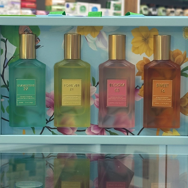 گیفت ست (ست هدیه) عطر ادکلن 4 عددی فانتزی زنانه بلومیبگ فنتاسی اکسترا پرفیوم 30 میل | Gift Set of Blooming Fantasy Collection Extrait De Parfum 30ml